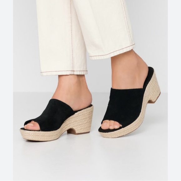 Clarks Shoes - SOLD NEW Clarks Sandals Espadrille Slide Black 6.5